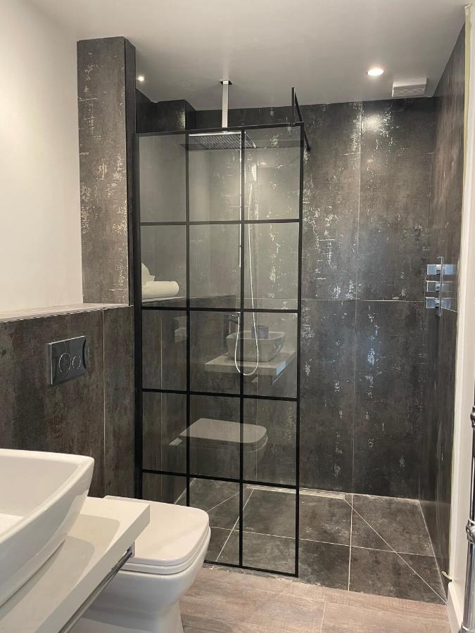 Booking Urban At Halstead Холстед Экстерьер фото